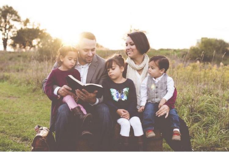 5 Kebohongan Populer tentang Pemuridan Keluarga