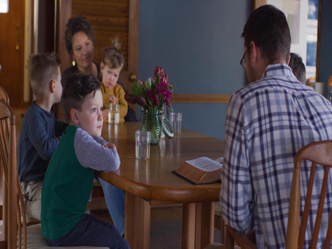 Apa yang Dimaksud dengan Pemuridan Keluarga (dan Apa yang Bukan)?