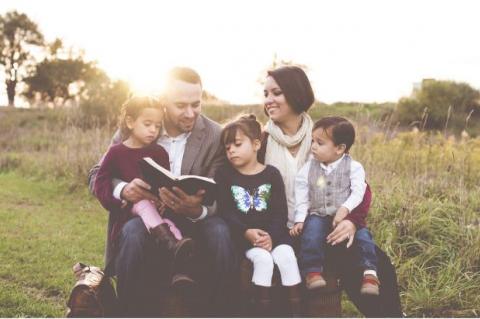 5 Kebohongan Populer tentang Pemuridan Keluarga